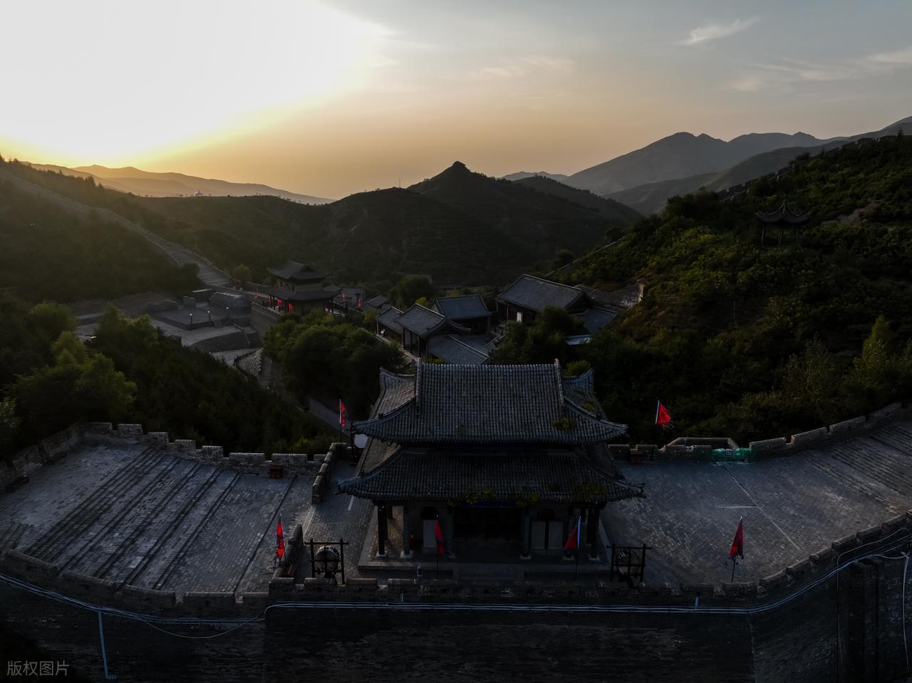 金庸萧峰英雄困局_天龙八部_天龙八部萧峰悲剧分析