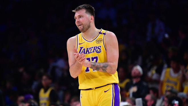 湖人传闻：ESPN称湖人晚宴请了东契奇，不请詹姆斯，新时代开始了