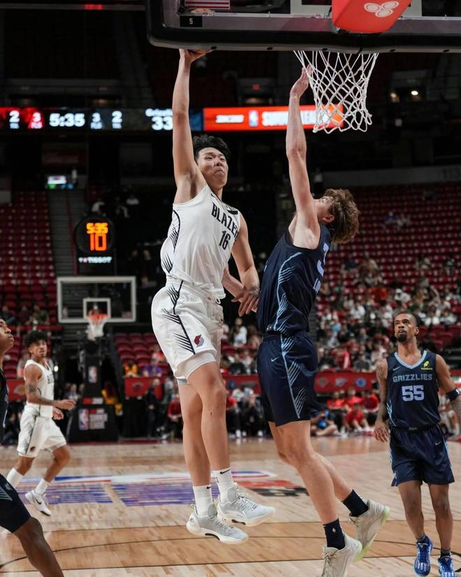 杨瀚森2战砍20分9板8助，3大短板完全暴露！想成约基奇，先改了吧