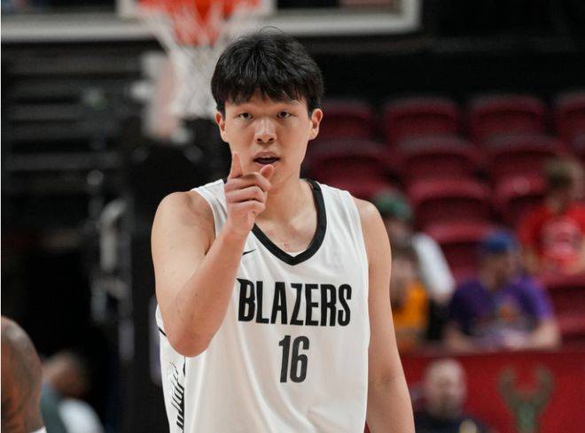杨瀚森2战砍20分9板8助，3大短板完全暴露！想成约基奇，先改了吧_杨瀚森2战砍20分9板8助，3大短板完全暴露！想成约基奇，先改了吧_