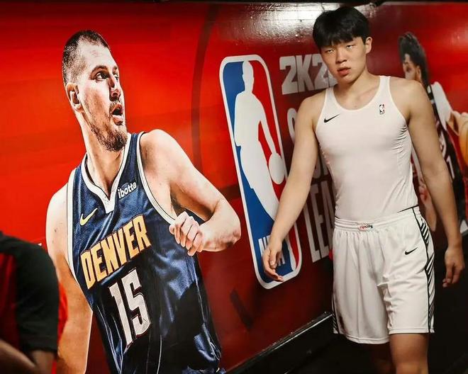 防守森严是什么意思_防守队员处于防守状态时_