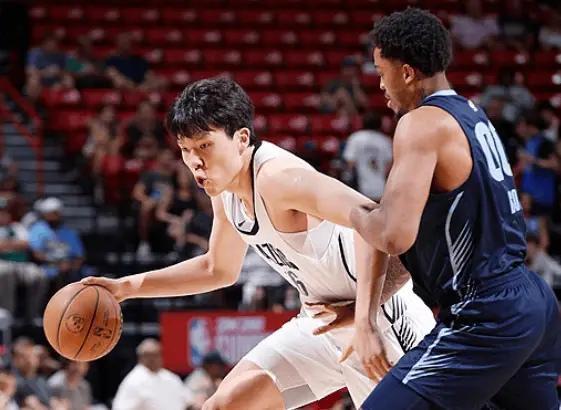 狂轰31分！NBA新科状元打疯了，杨瀚森10+5+3，炸裂隔扣+补扣__狂轰31分！NBA新科状元打疯了，杨瀚森10+5+3，炸裂隔扣+补扣