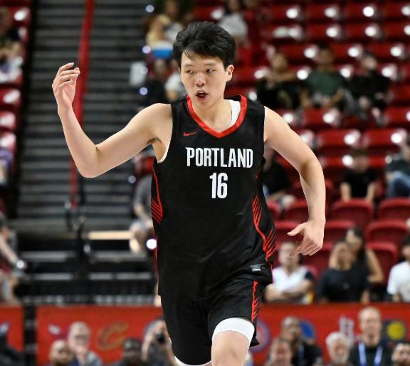 杨瀚森两场夏季联赛已证明自己，开拓者16顺位选他不亏！__杨瀚森两场夏季联赛已证明自己，开拓者16顺位选他不亏！