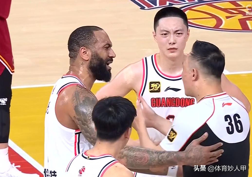 _裁判驱逐出场的手势_nba裁判驱逐手势动态图