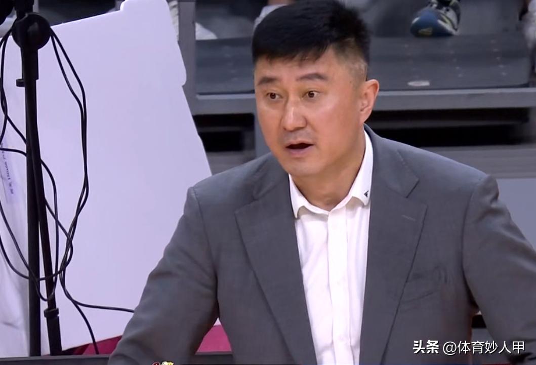 nba裁判驱逐手势动态图_裁判驱逐出场的手势_