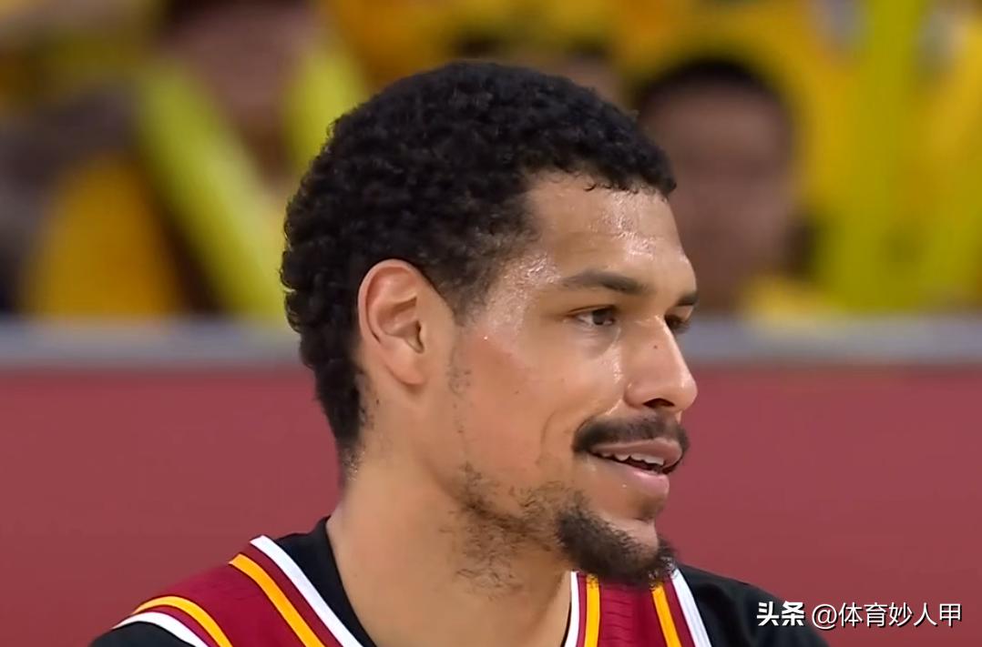 _广东男子足球队_广东队球员受伤