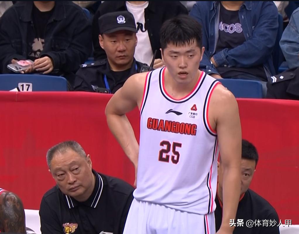 广东男子足球队_广东队球员受伤_