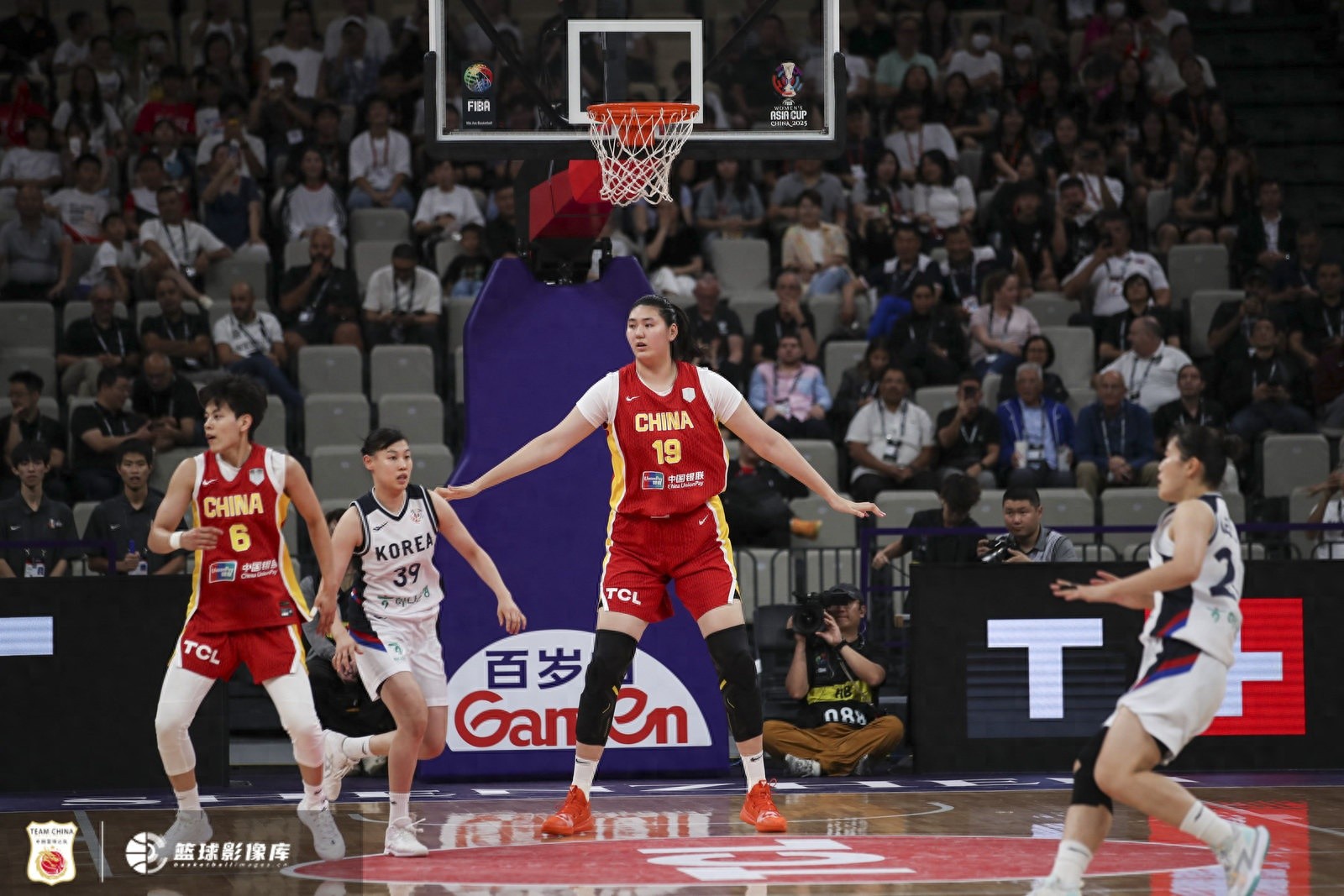 媒体人：让双塔打低位效率不高 韩旭更适合挡拆 内传张子宇不太好_媒体人：让双塔打低位效率不高 韩旭更适合挡拆 内传张子宇不太好_