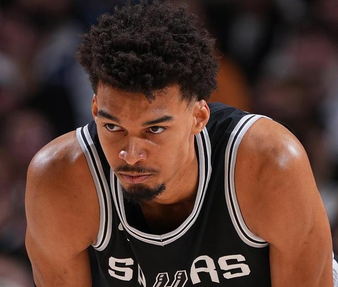 _50分+23板+11助+10帽！联盟第1！文班王者归来，他要做NBA新门面_50分+23板+11助+10帽！联盟第1！文班王者归来，他要做NBA新门面