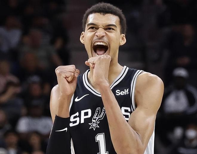 50分+23板+11助+10帽！联盟第1！文班王者归来，他要做NBA新门面__50分+23板+11助+10帽！联盟第1！文班王者归来，他要做NBA新门面