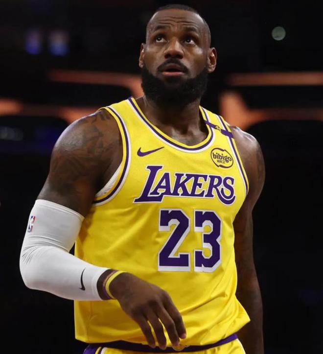 _就在刚刚！美媒评NBA历史前15人：库里第十、湖人球员独占7席！_就在刚刚！美媒评NBA历史前15人：库里第十、湖人球员独占7席！