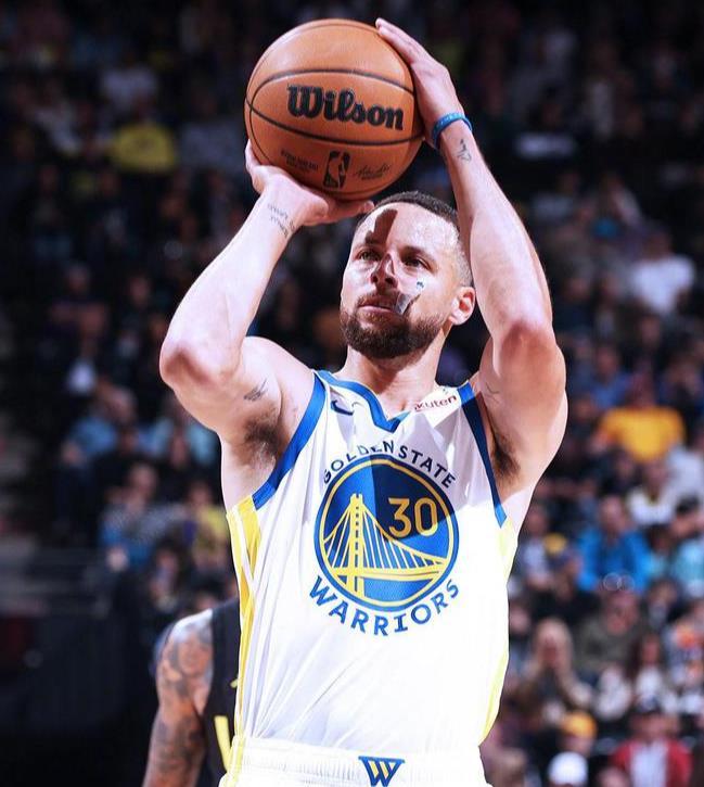 就在刚刚！美媒评NBA历史前15人：库里第十、湖人球员独占7席！_就在刚刚！美媒评NBA历史前15人：库里第十、湖人球员独占7席！_