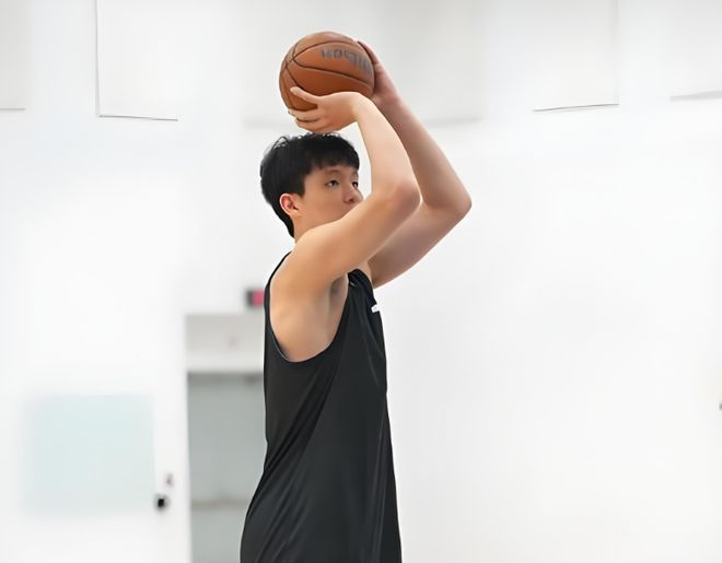 比卢普斯大赞杨瀚森：他是一个难以置信的球员，会与团队完美契合_比卢普斯大赞杨瀚森：他是一个难以置信的球员，会与团队完美契合_